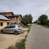 Casa la Rosu in centrul localitatii Adunatii Copaceni